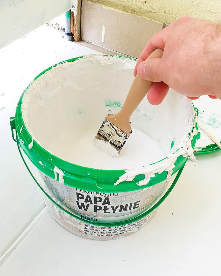 Malowanie balkonu / loggii białą Papą w płynie Megaron.