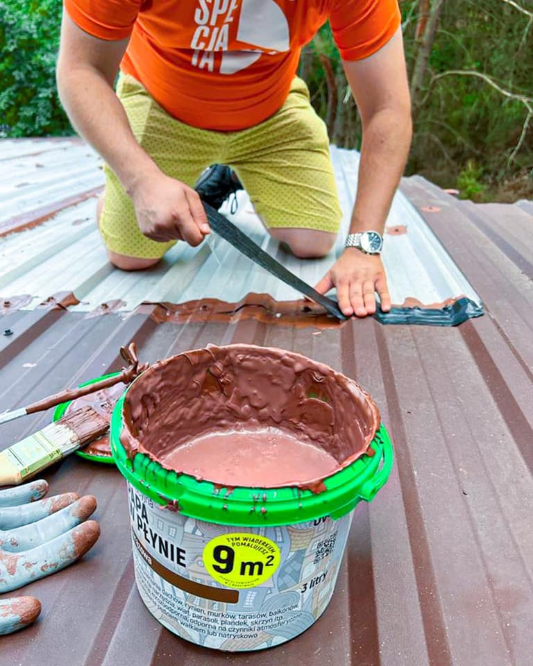 Różaland, odnawianie blachy stalowej, falistej Papa w Płynie